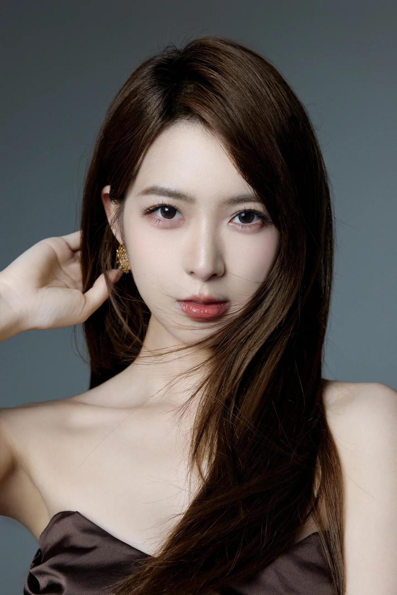 优雅气质，柔美动人，尽显东方女性魅力。