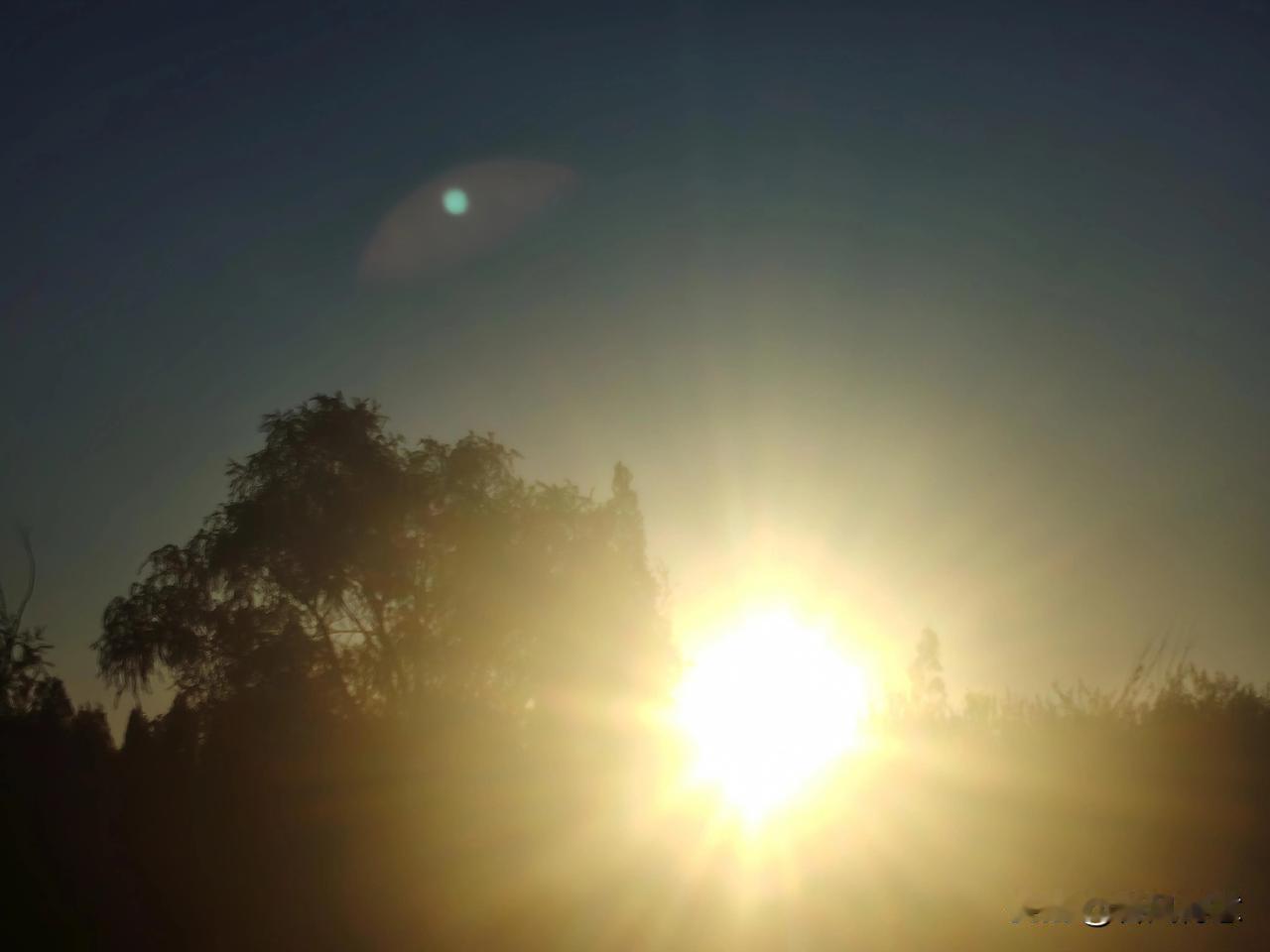 落日余晖，非常喜欢落日🌇时的情景。