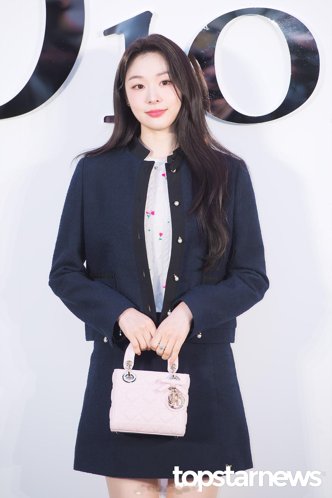 天然清丽近期金妍儿 