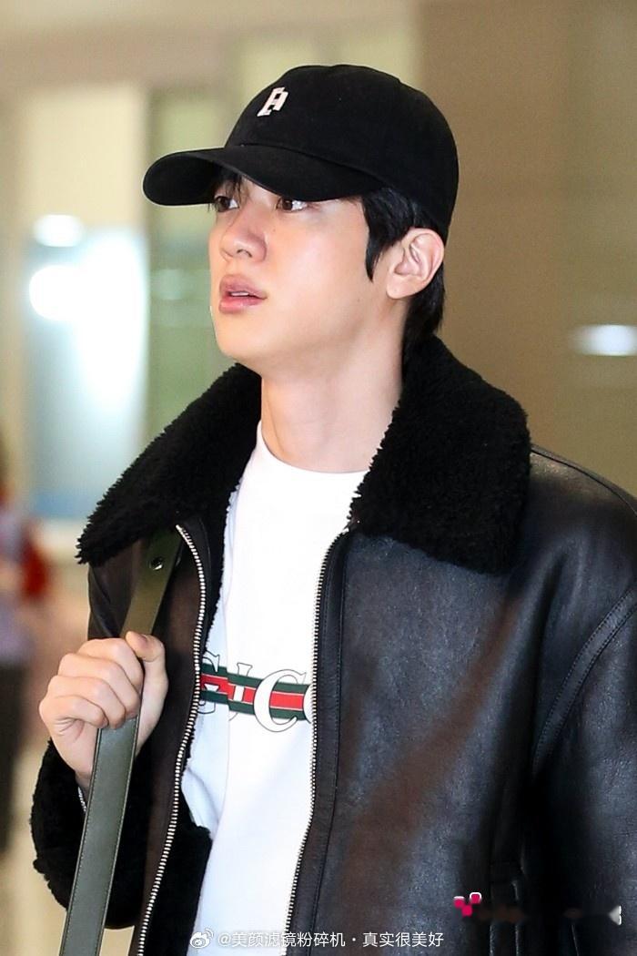 金硕珍、朴智旻今日机场新闻图 