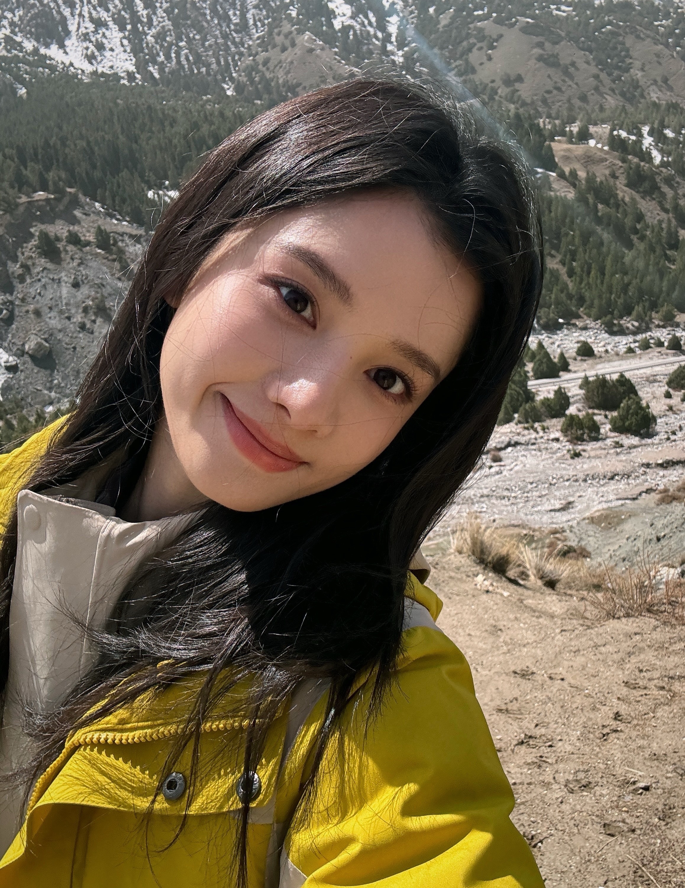 我突然想起来张婧仪的气质像什么了 怎么有人和雪山能这么搭….🏔️（这是真正意义