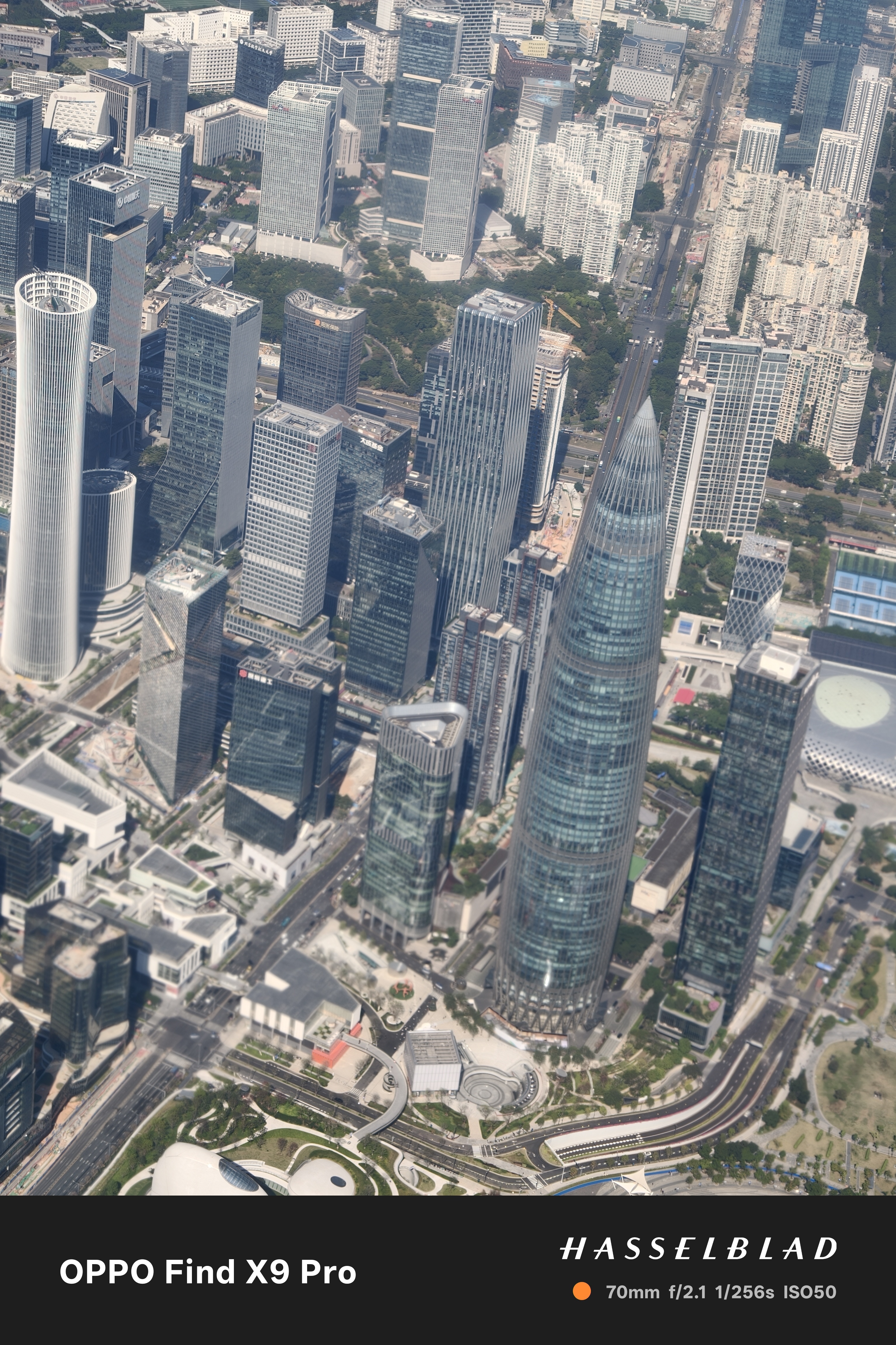 第一次坐飞机在春笋顶部略过，太近距离了吧