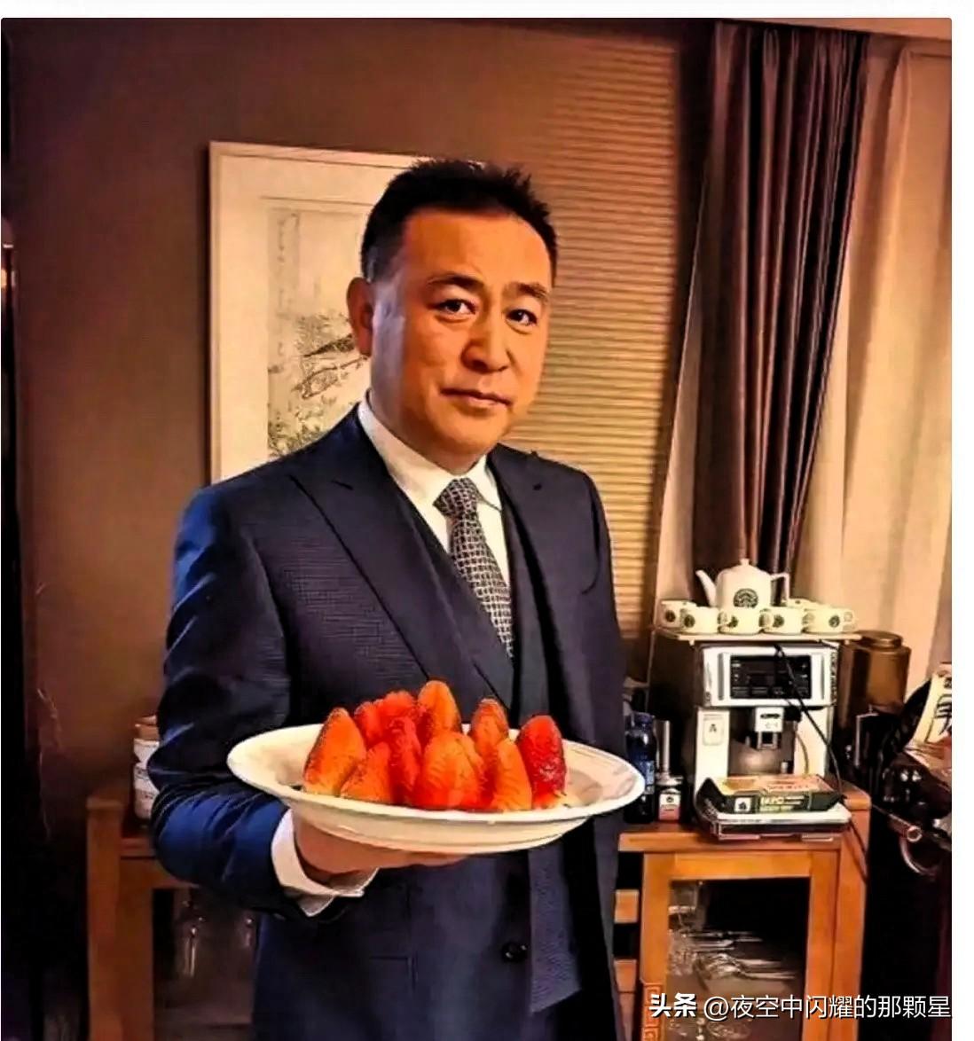 有钱也没用！
这就是晚年的丁克生活！

65岁的张宏民，退休之后，月入过万，在北