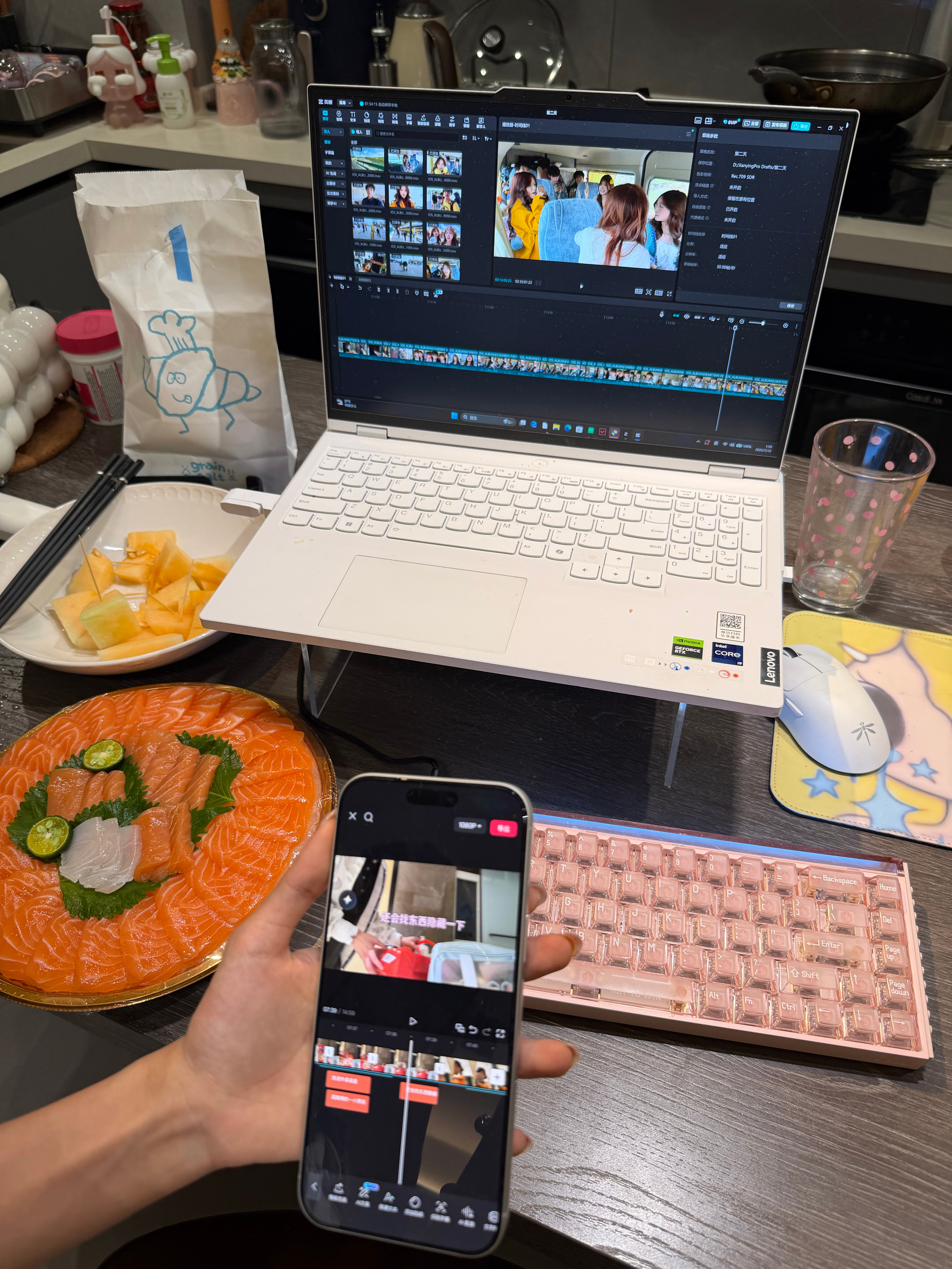 剪辑组努力中！！！为了团综奋斗的感觉！好喜欢！充满动力。安排了一大盘三文鱼犒劳一