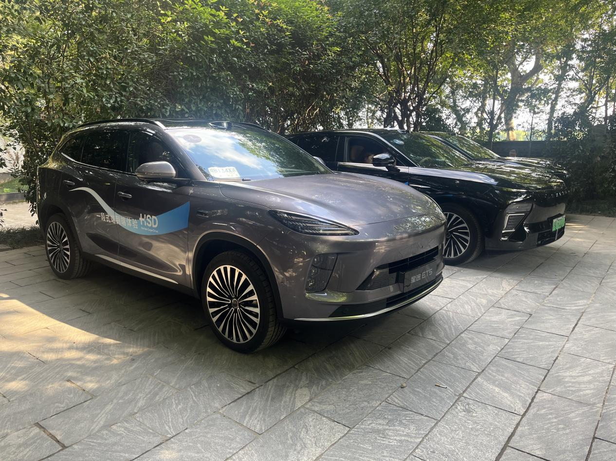 这几天，全球首搭HSD+征程6P的星途ET5亮相地平线杭州快闪和量产首秀品鉴会，