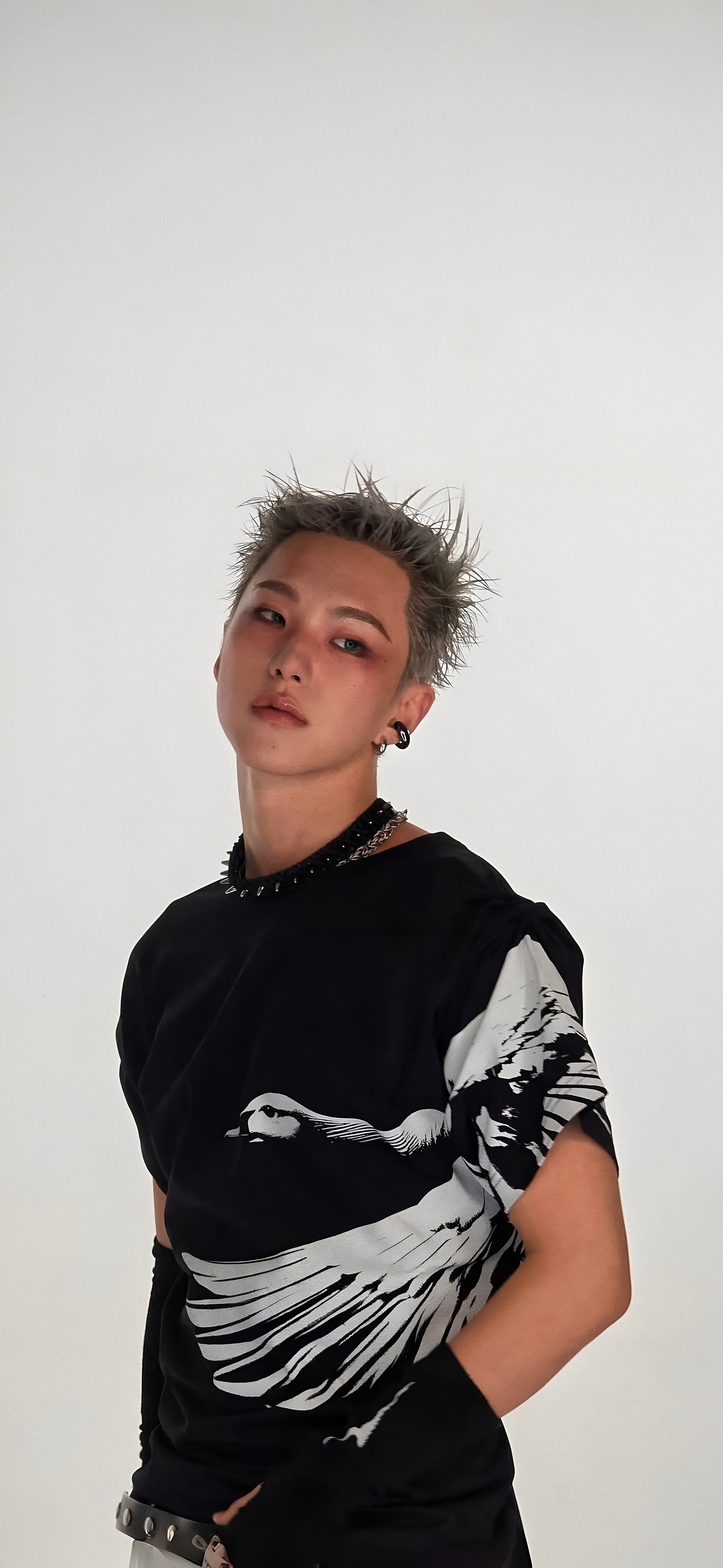 权顺荣  250825 ins权顺荣壁纸 ©️caratoppa  专栏 · 权