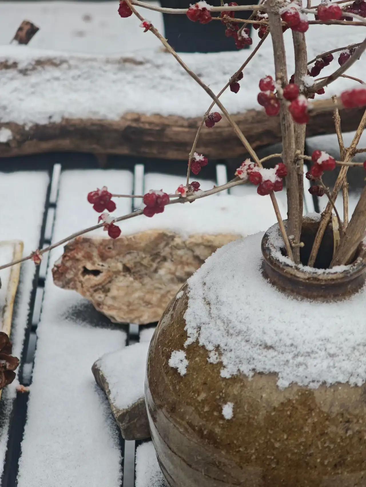 在这个快节奏的时代，我们总是在追赶梦想，却常常忽略了最重要的那份自我肯定。或许你