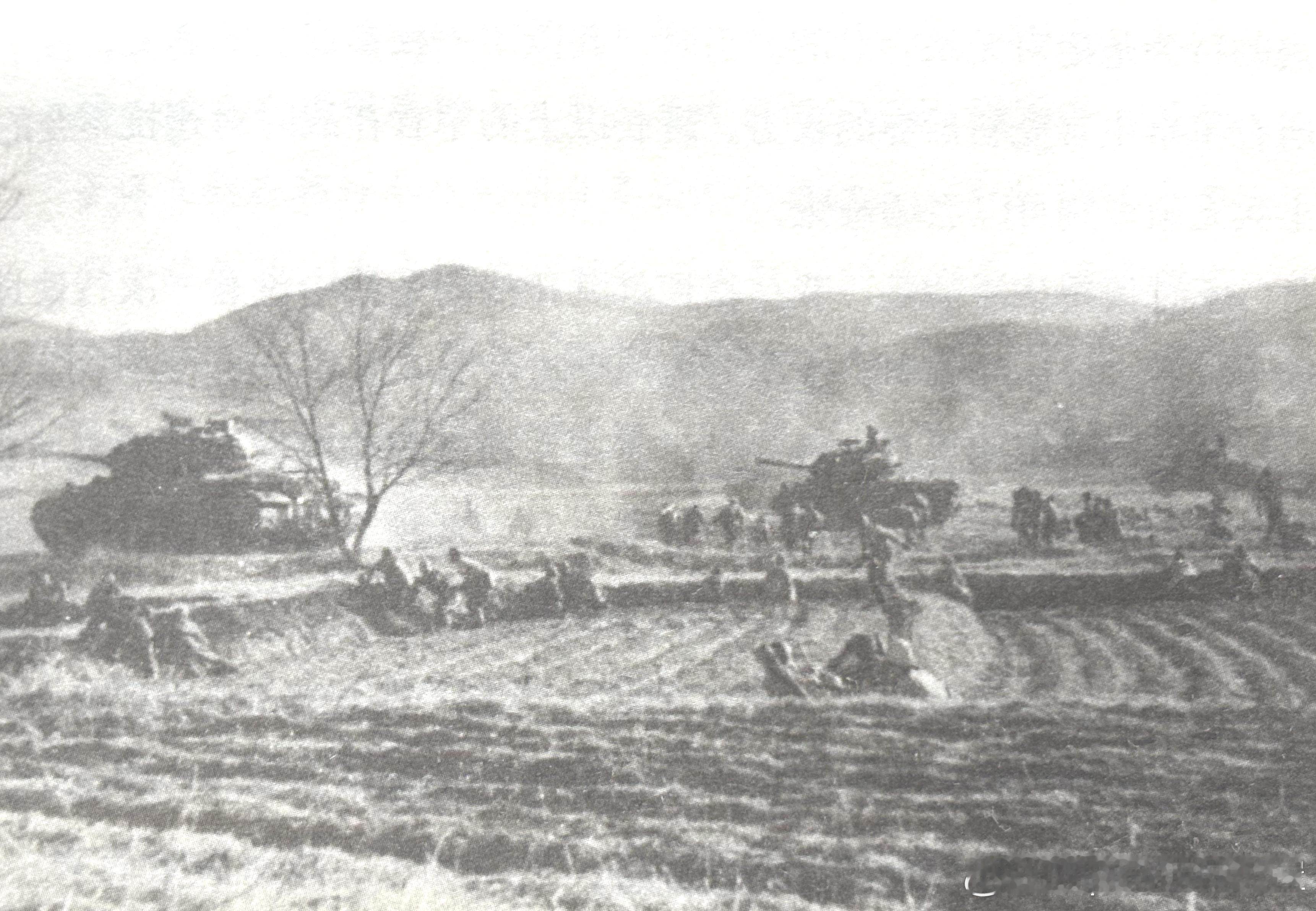 1951年1月韩军第1师整编后在安城的笠场附近进行机动训练军事历史全触达