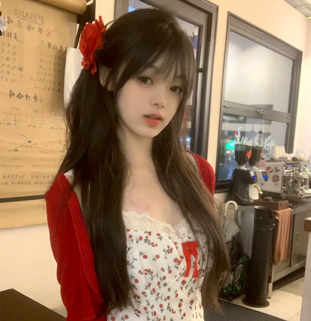 𝙒𝙚𝘾𝙝𝙖𝙩高清女生头像ins风｜氛围感｜女头｜高清 ︱ 图源网  