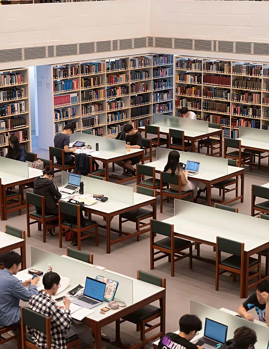 香港教授不喜欢内地生的原因找到了。。1⃣ 课后谨慎提问🙋内地的教授一般很负责，