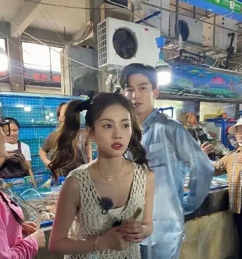 怎么那么多人说白鹿长相普通啊生图这样还普通吗 