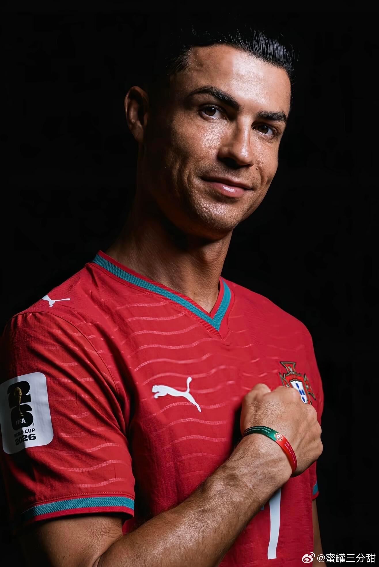 C罗证件照上新FIFA更新C罗世界杯证件照，状态满分💯属于美加墨世界杯官方系列
