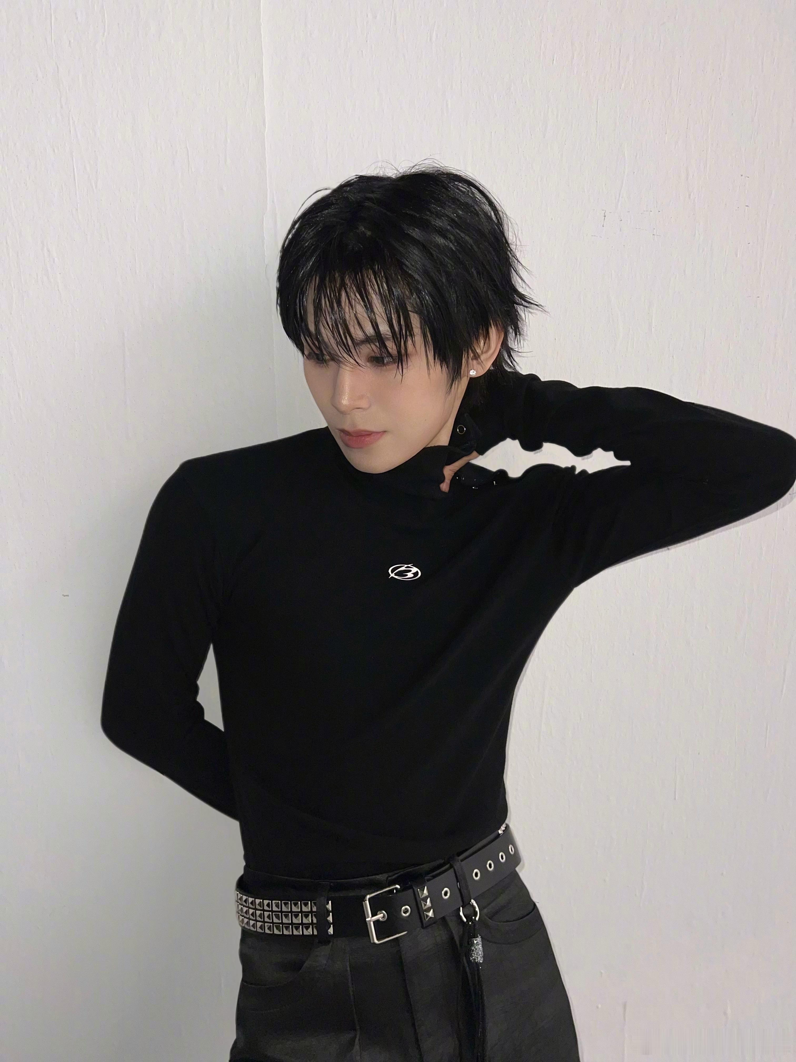 男团舞也可以很曼妙 TOV娱乐孵化的全绿卡新男团AM8IC首张EP收录曲《lUK