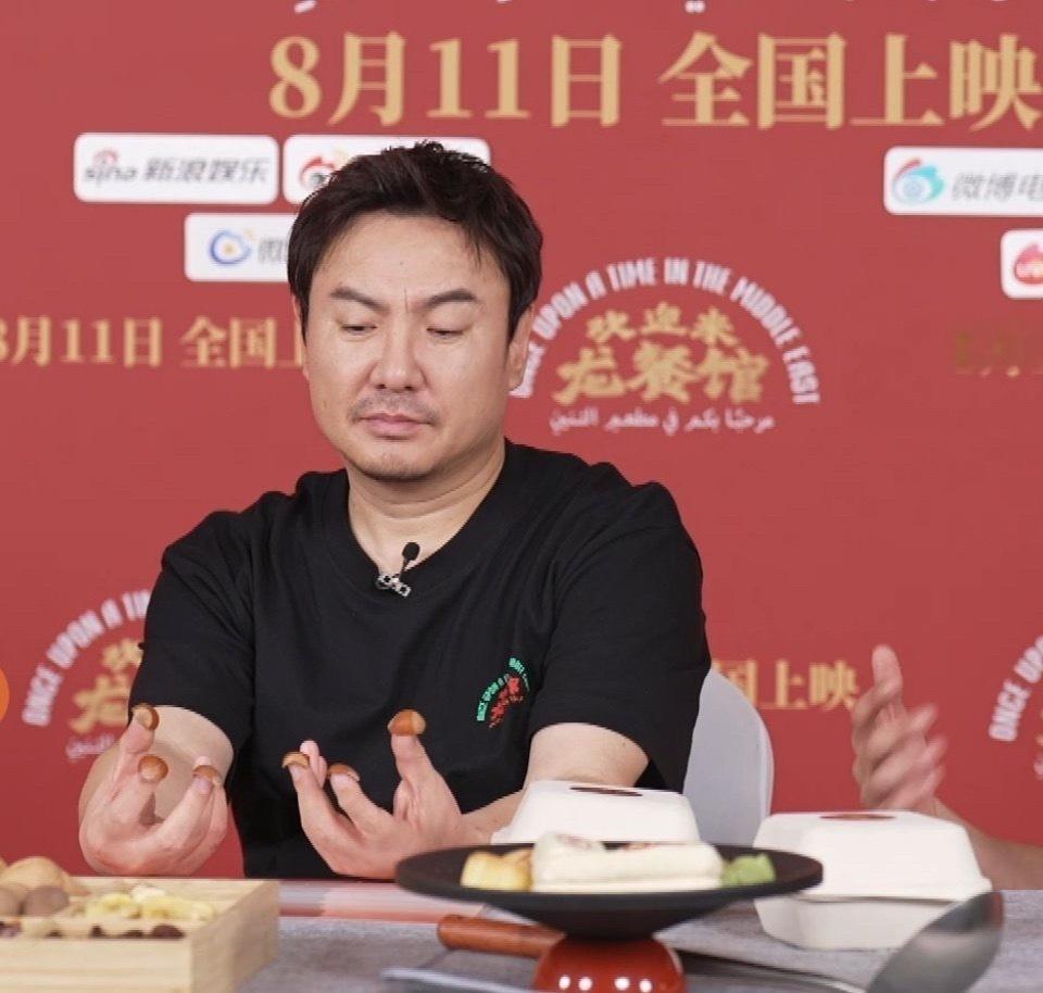 沈腾栗子美甲腾哥这栗子美甲是认真的吗？军艺校草的时尚果然永远猜不透，但莫名有点可