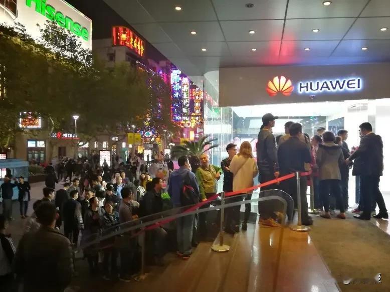 中秋结束了，但社会上却出现了三个“反常”现象，风向彻底变了！

第一，月饼卖不动