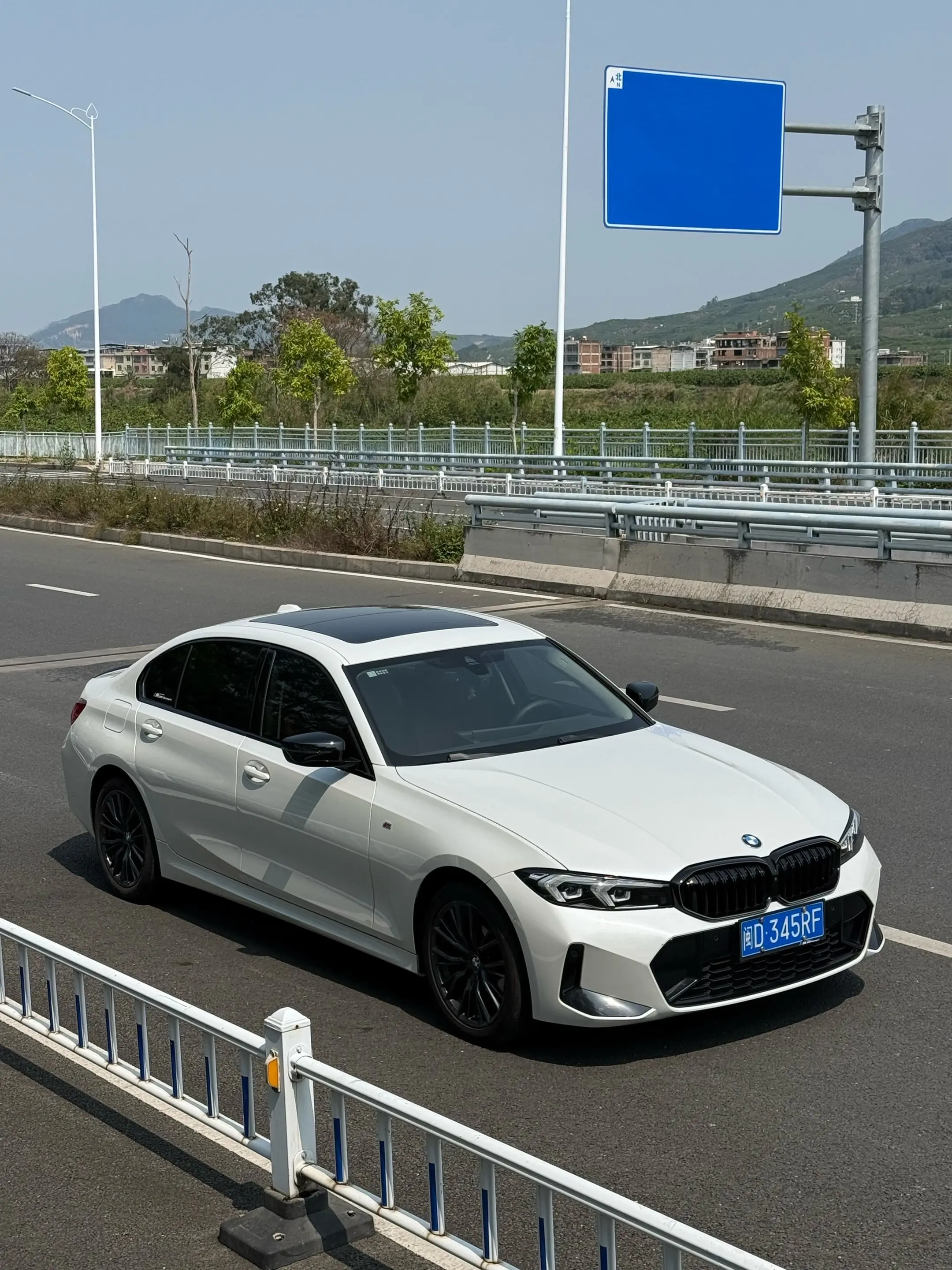 十八岁开宝马3系也可以很自信