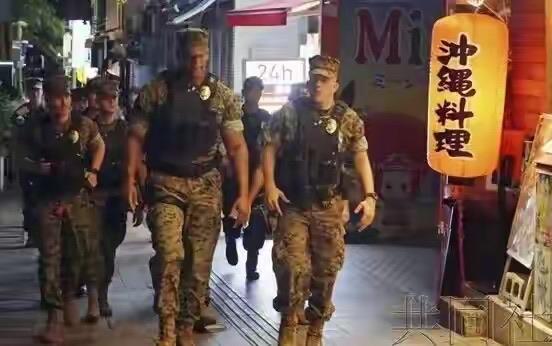 快讯！快讯！​
美军宪兵夜巡冲绳那霸！​
首次单独巡逻防性侵​
11 月 1 日