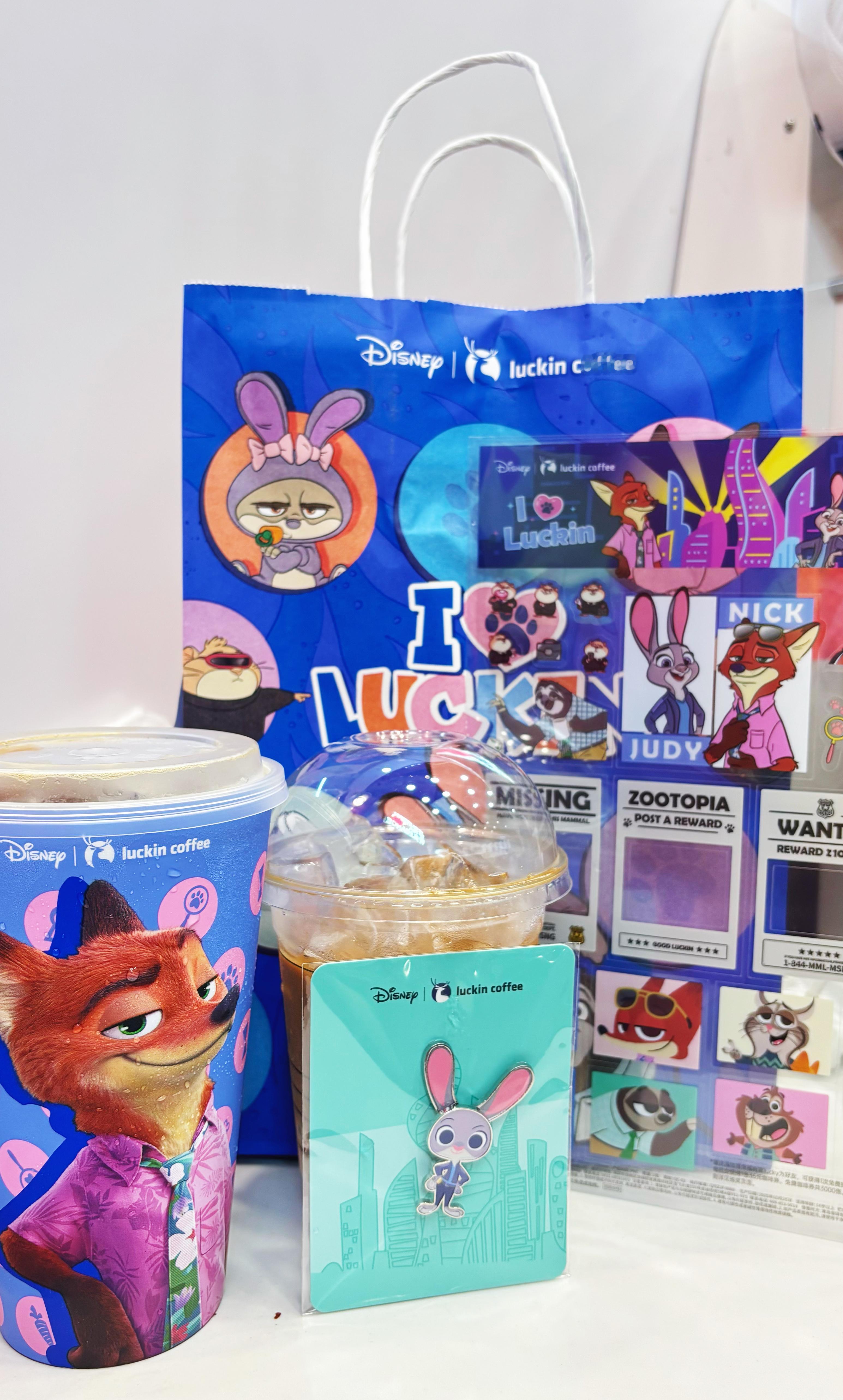 瑞幸✖️疯狂动物城朱迪相框最可爱起一大早就为了这个新品点了一个多肉草莓咖不加糖一