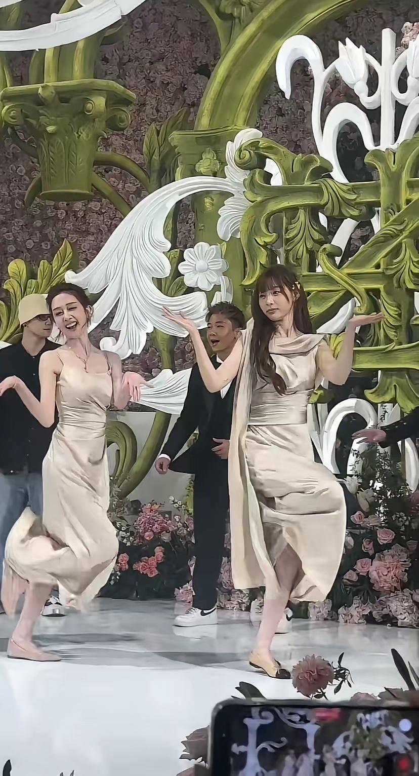 旁边是谁