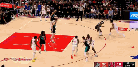 阿门真是难堪重用啊
这个球完全暴露了阿门的弱点，当阿门突破受阻时，他没有投篮能力