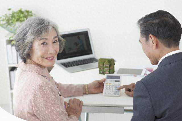 为什么老年人最容易被骗子盯上？骗子们是如何让老年人掏钱的？