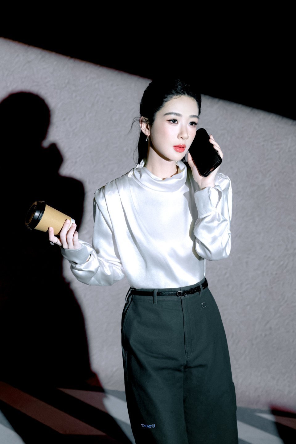 杨紫  yz杨紫长相思 yz长相思小夭你在泥泞路上踏出的每一步 都已将开出绚烂的