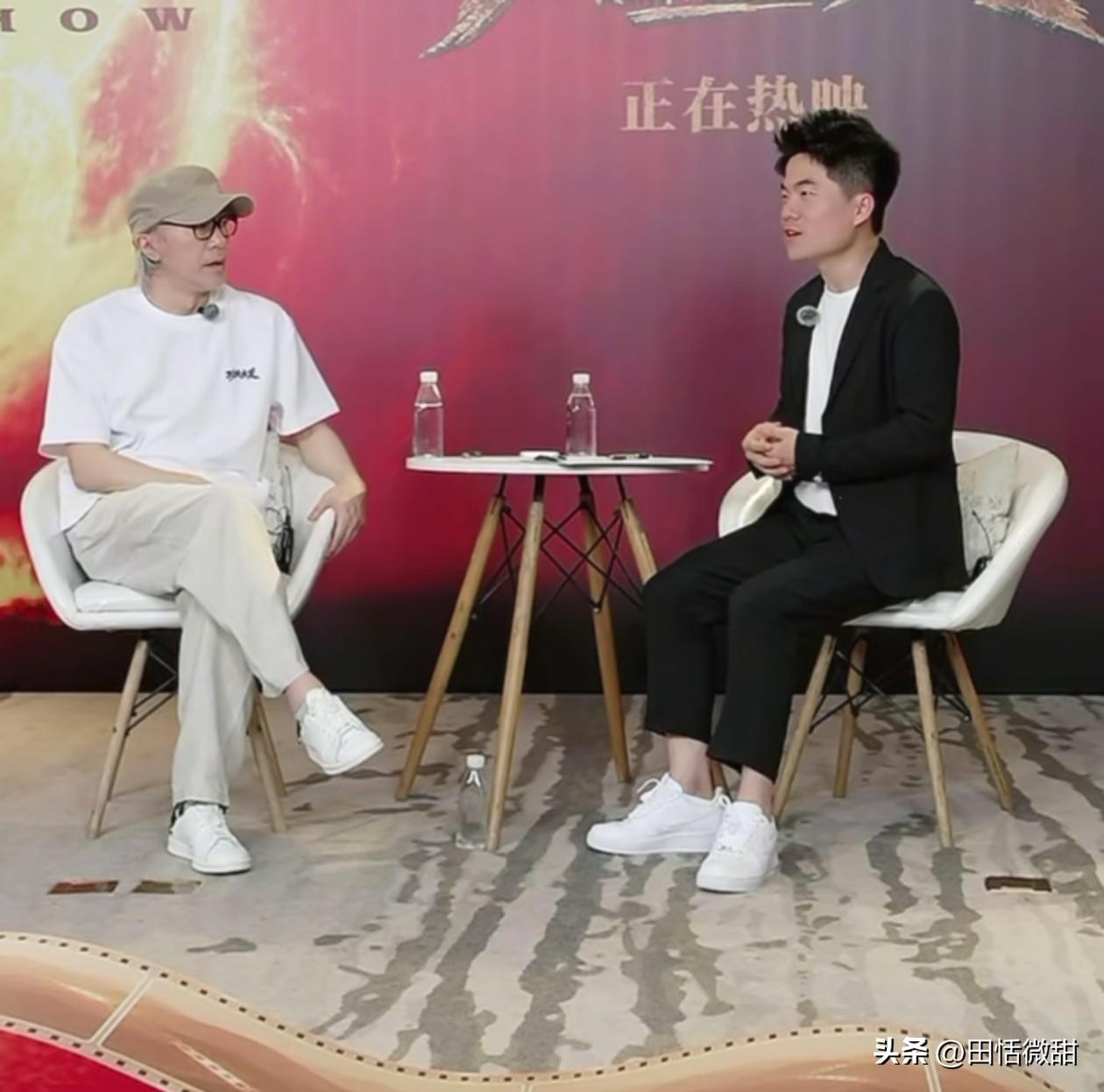 听听董宇辉的人情世故，过头了。
周星驰笑笑没说话，网友急眼了。
董宇辉说，从高中