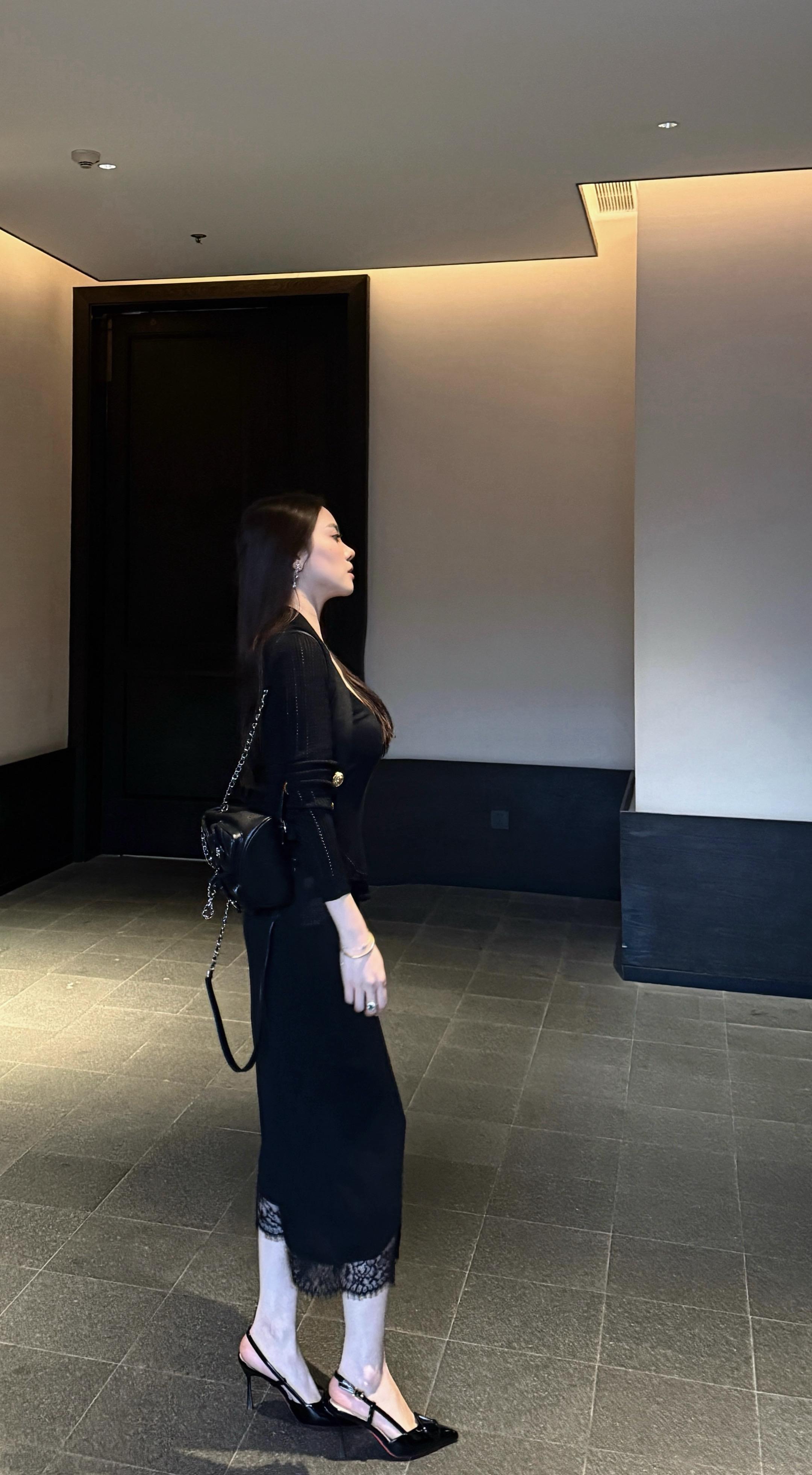 请原谅她太独立 倔强又强势 不善言辞不会低头不会撒娇 所以会失去很多很...