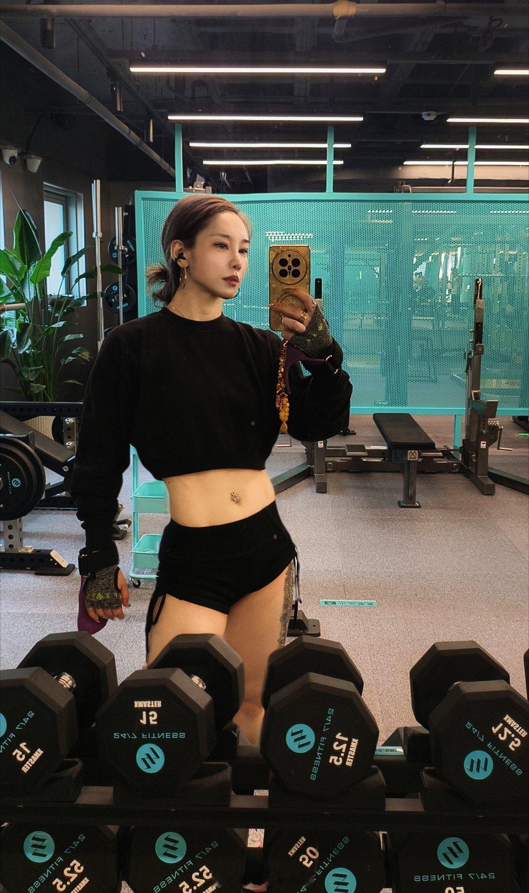 出差也不能忘记自律运动成习惯以后真的很难戒掉，每次出差定酒店先找健身房附近哈哈哈