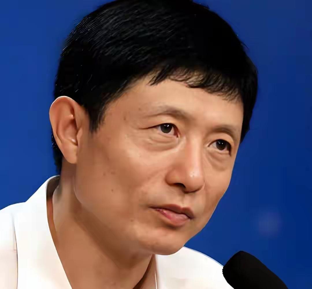 防了！十年前离世教授，用黑板写下的话字字应验
量数小时内突破千万。视频中那位消瘦