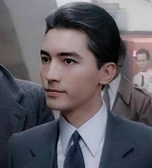 他曾被誉为亚洲第一美男，红遍中国，却突然从公众视野消失。被妻子抛弃，无父无母，无