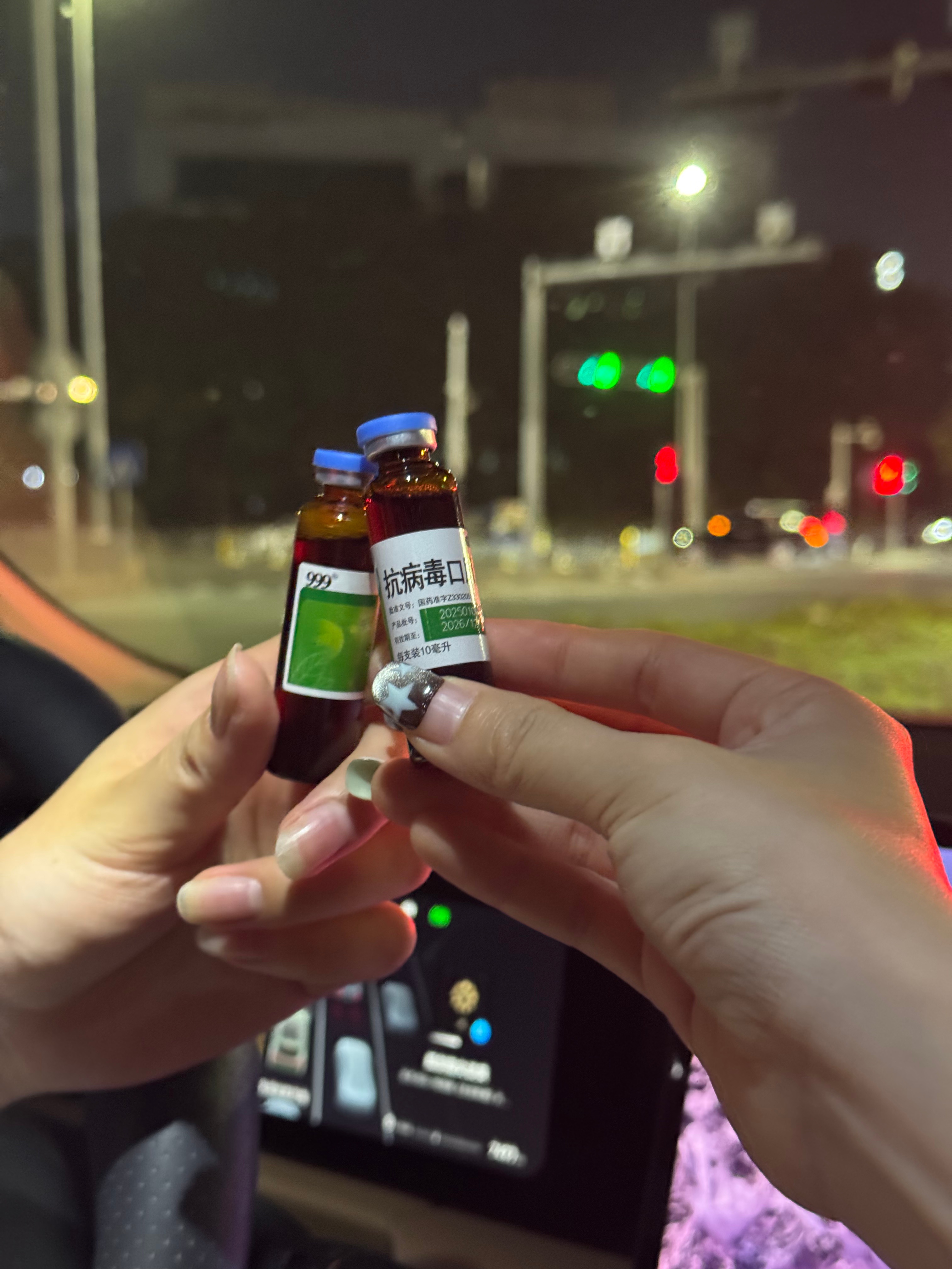 和旅行搭子多年默契又升级。她负责查旅行攻略，我负责查机票优惠补贴，现在跟风出发前