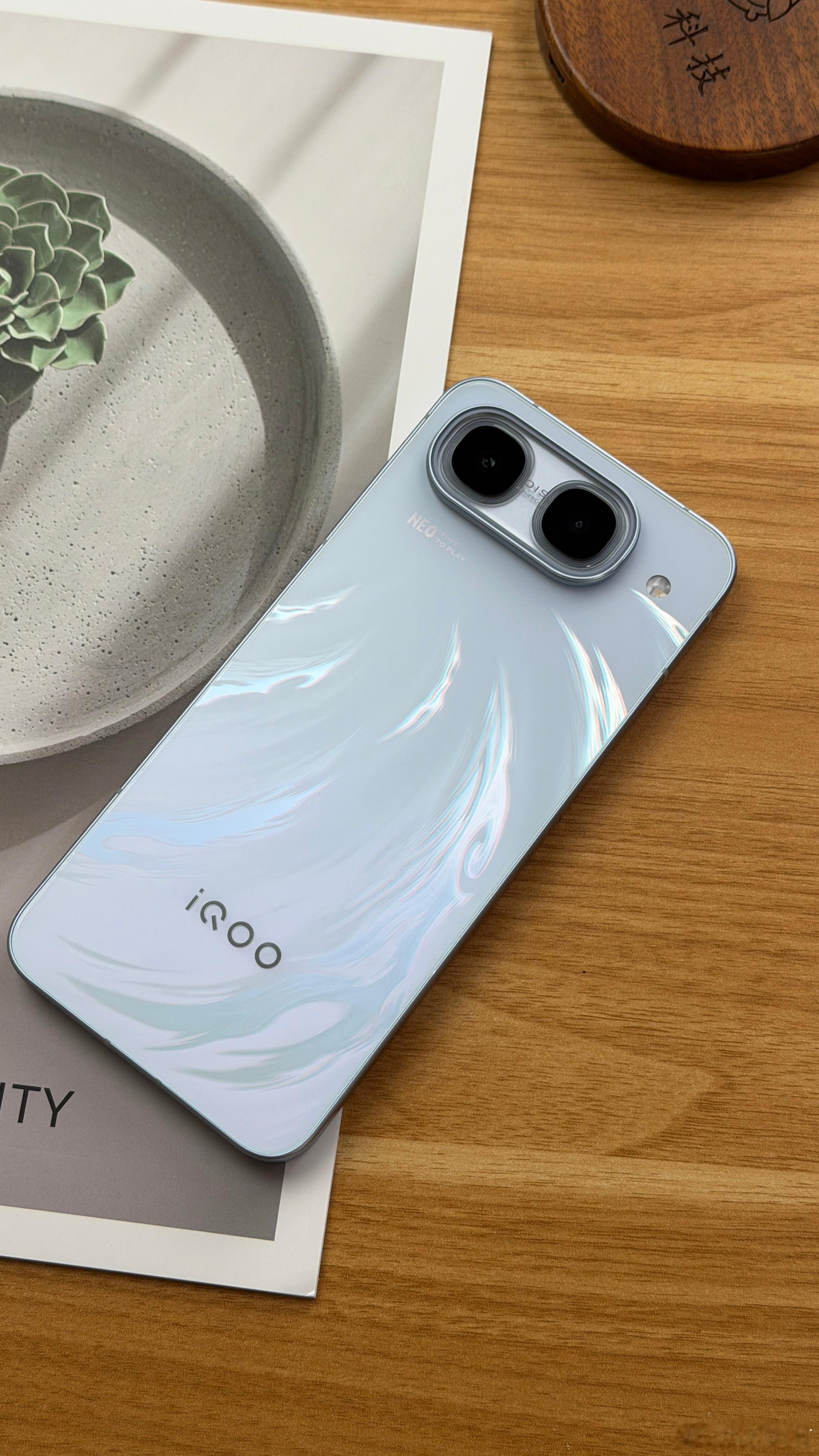 iqoo  最终还是没忍住，入手了这款iQOO Neo11 至尊版，售价不到 3