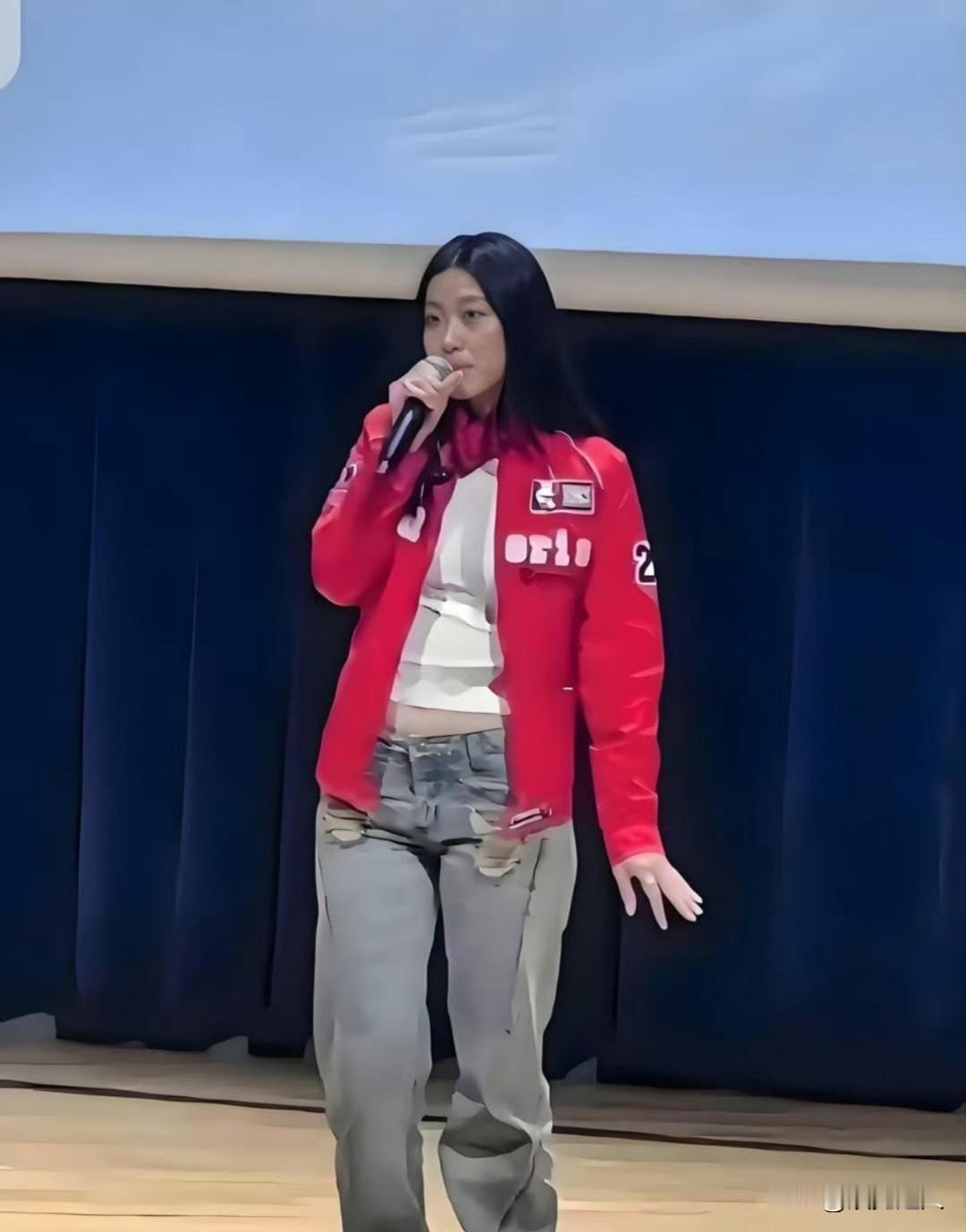 陈奕迅的女儿陈康缇也准备出道了！看照片确实有几分妈妈徐濠萦的影子，但论颜值真没遗