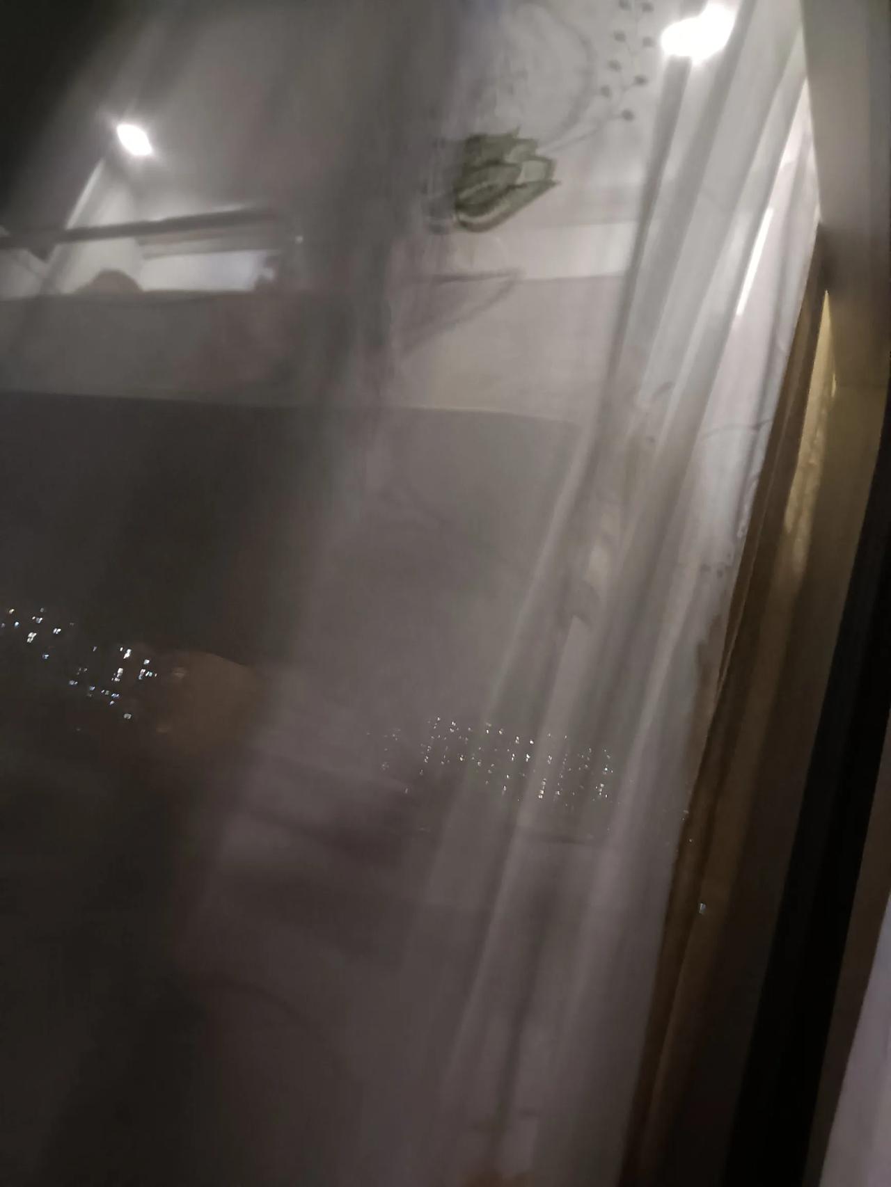 失落的承诺（小练笔25）珠乡小女
 
你说过你会一直宠我的，尽你的能力宠我的！可