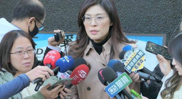 民进党电子脚镣
郑丽文：羞辱政敌

说起电子脚镣，在台湾，有好几个政治人物被民进