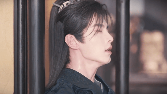 何与萧华雍演技百花杀不少观众一开始只关注何与出众的古装长相，静下心看剧情才发现演
