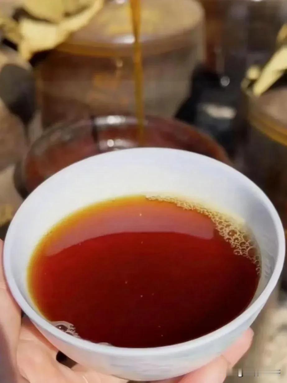 黄酒会不会过期？
3年前，别人送的黄酒，我一直藏着。
不知道，现在还能不能喝？