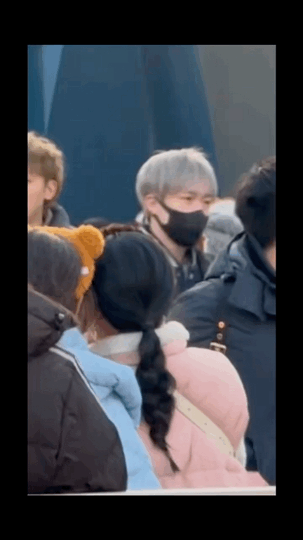 我滴个神呀
楚钦老师在我手机里走一下午了
顶着这颗头在环球影城肯定老显眼了
怪不