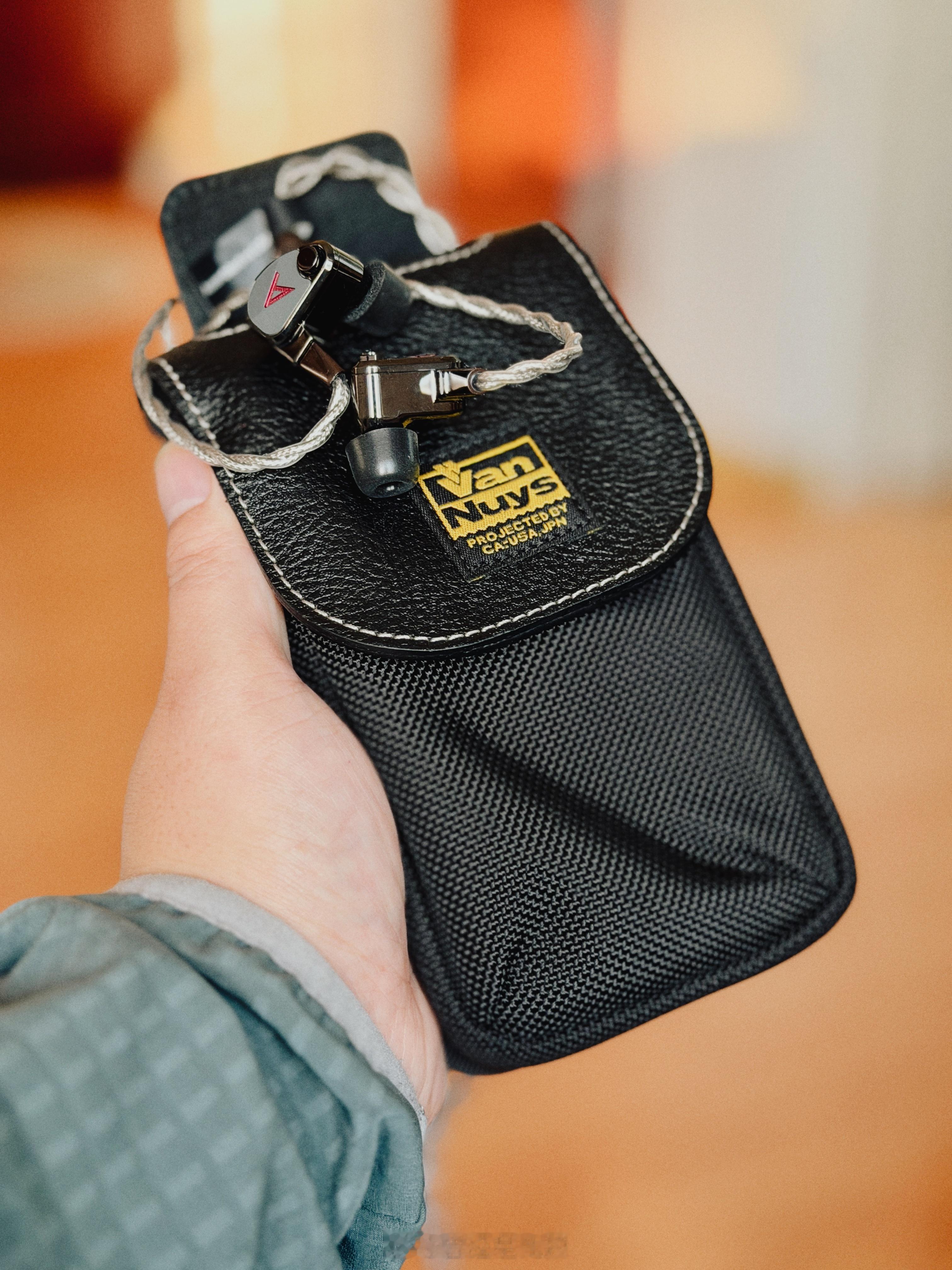 带好今日的小包包，通勤HiFi[坏笑]耳机发烧友[超话]  ​​​