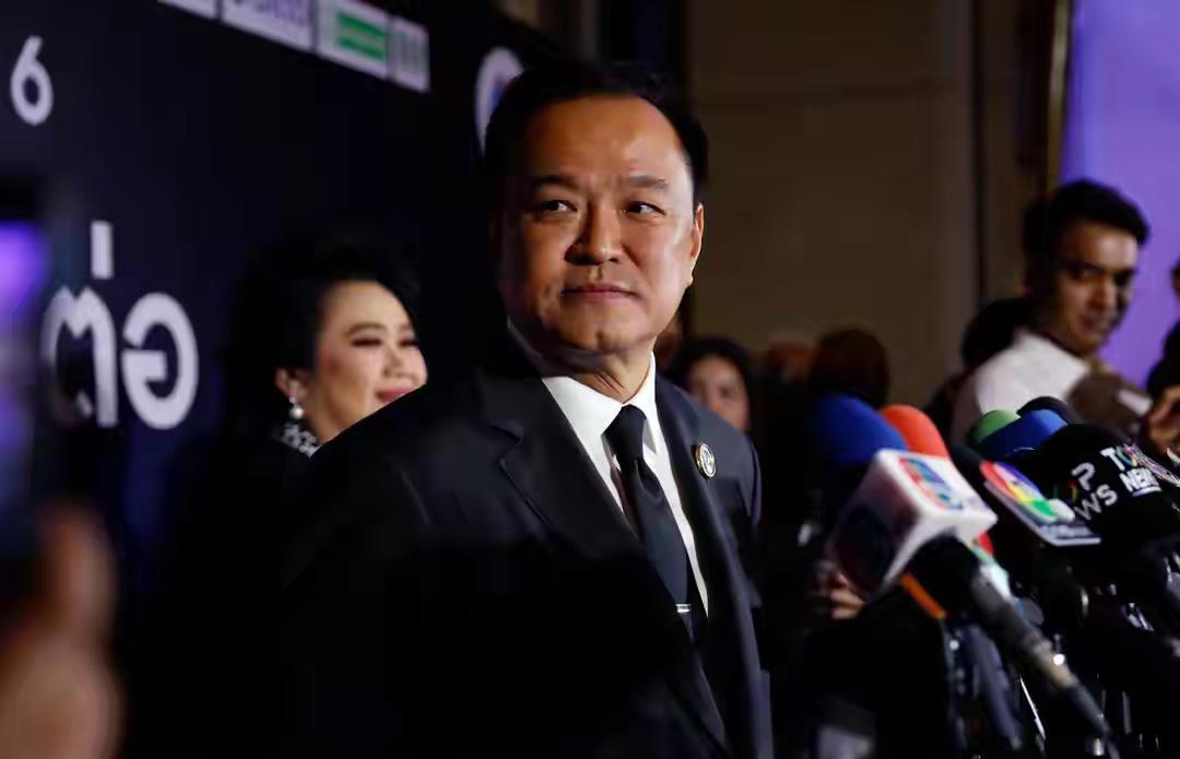 泰国政坛地震！泰国总理突然解散国会，宣告：“把权力还给人民”泰国总理阿努廷·查恩