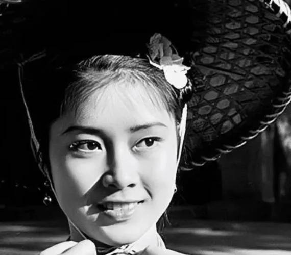 1992年，出演“刘三姐”的明星程春莲，用身体做交易103次，累计获得76.75