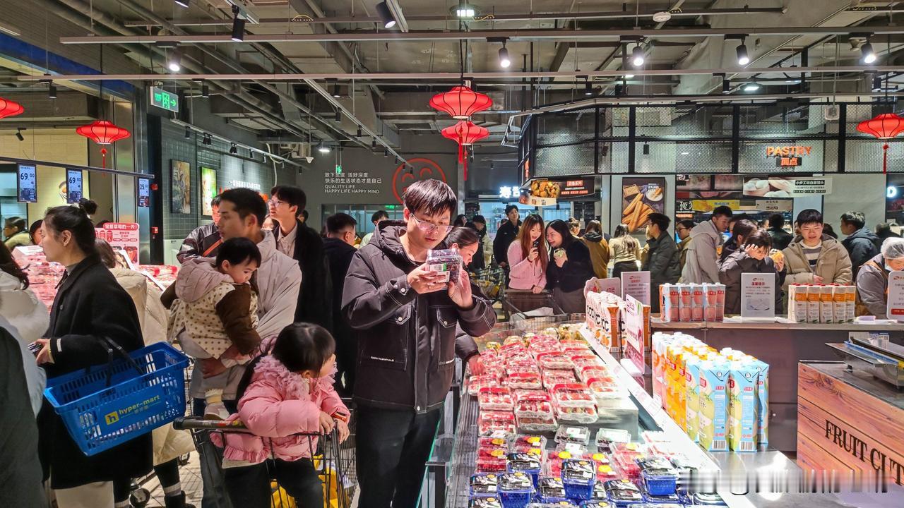 都说现在的实体经济惨淡，被电商坑惨了，我认为这只是一个诱因而已，和商场经营以及理