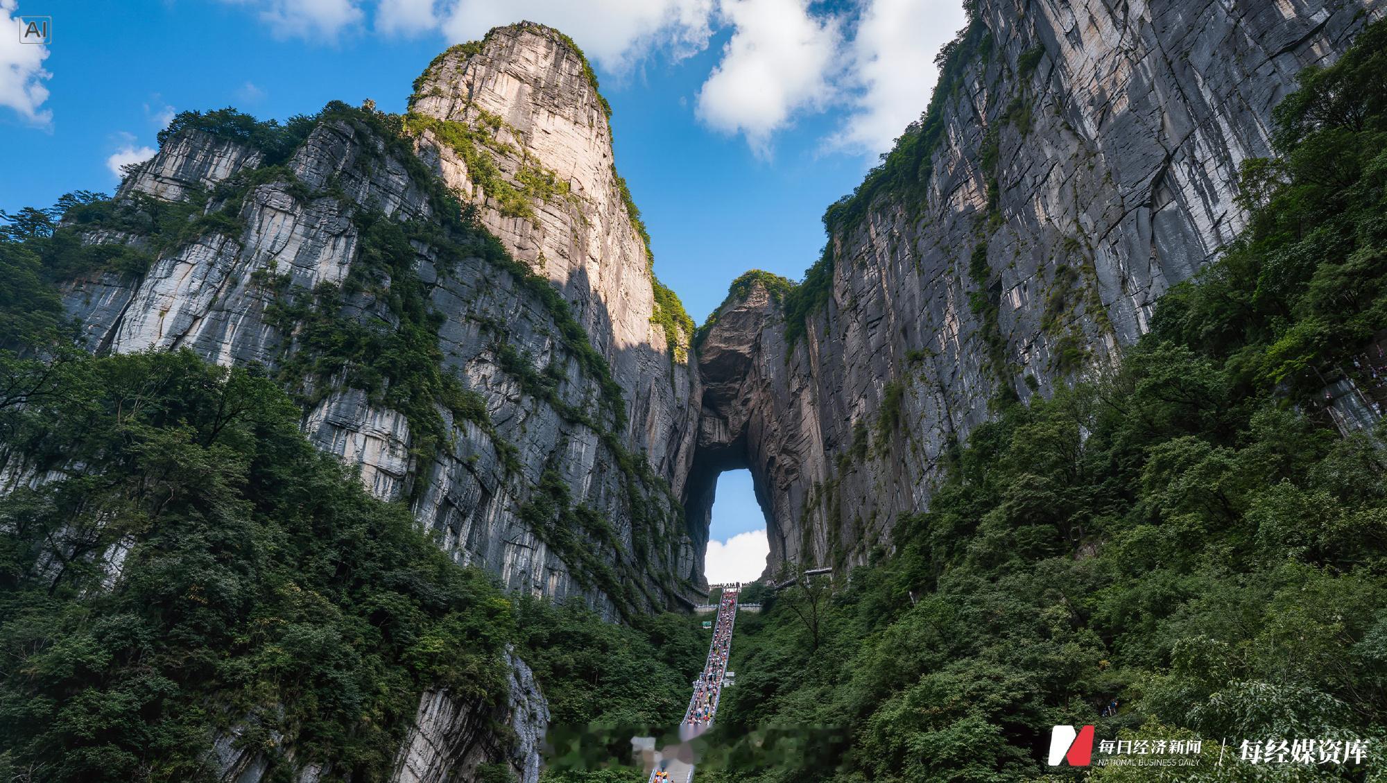 【张家界天门山丽江古城等景区被点名】记者从文化和旅游部4月27日举行的新闻发布会