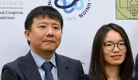7月23日从美国费城传来消息，两位中国籍数学家双双拿下菲尔兹奖。一个是37岁的男