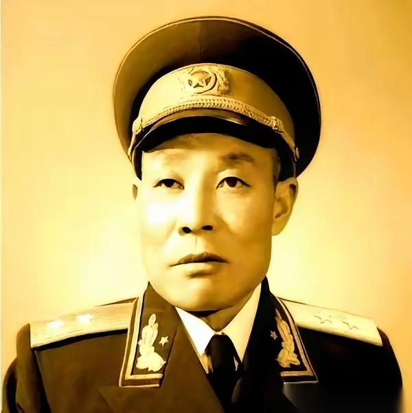 1934年，林维先被红军开除，领导塞给他一笔回家的路费。他没要那笔钱，反而领着五