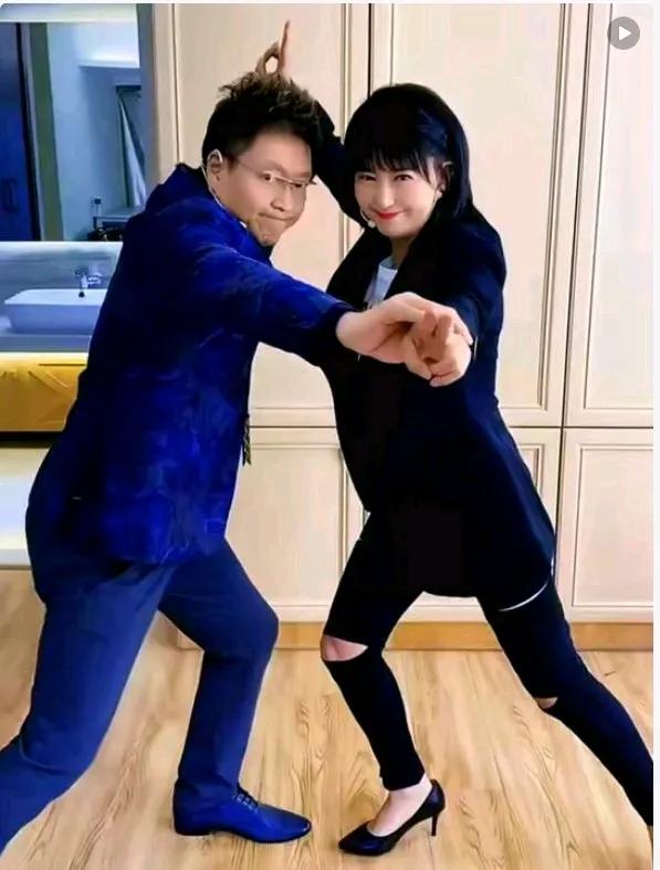 大家认识吧，这个经常在短视频中与王为念跳舞的女人，就是著名的国家一级演员，大红大