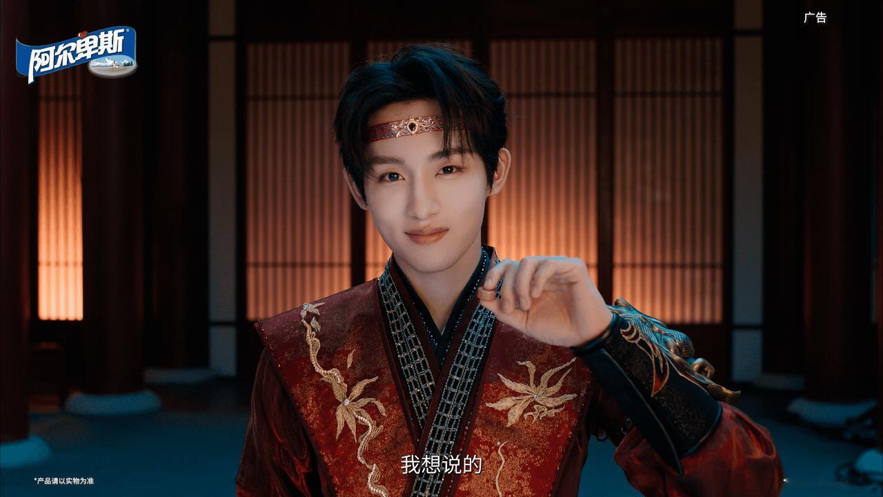 不知道送异性什么礼物的我就这样不知道七夕送另一半什么的，请带上一颗糖，发个示爱红
