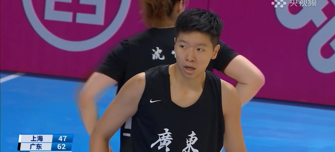 黄思静、杨力维姐妹，再加武桐桐火力十足。
全运会女子篮球比赛太精彩！11月13日