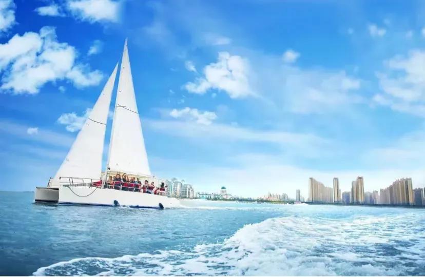 在恒大发布的三份财报来看，业内人士表示，恒大
2.1万亿平土地储备不可小觑，即使